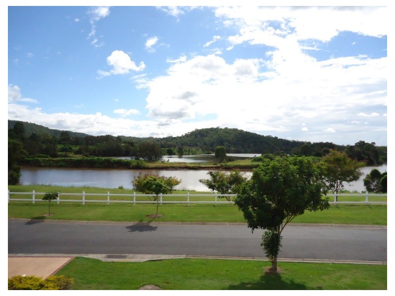 16 Brittany Drive, Oxenford QLD 4210