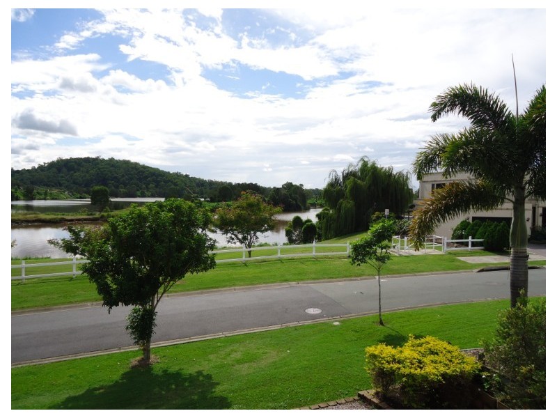 16 Brittany Drive, Oxenford QLD 4210