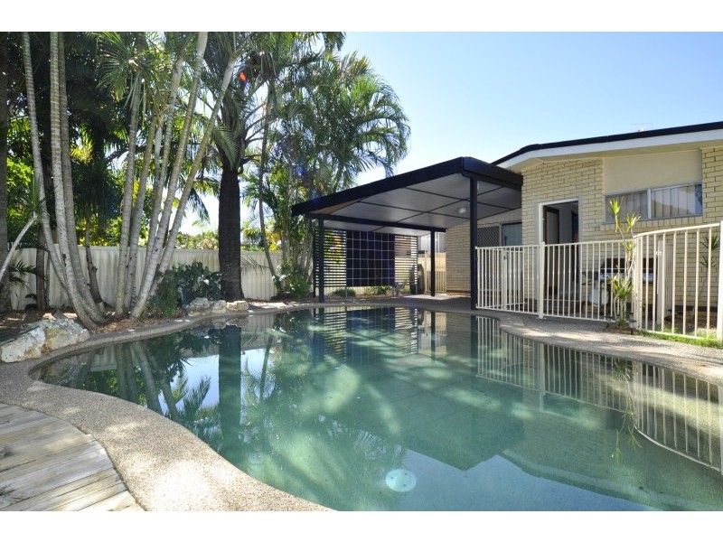 16 Deagon Drive, Runaway Bay QLD 4216