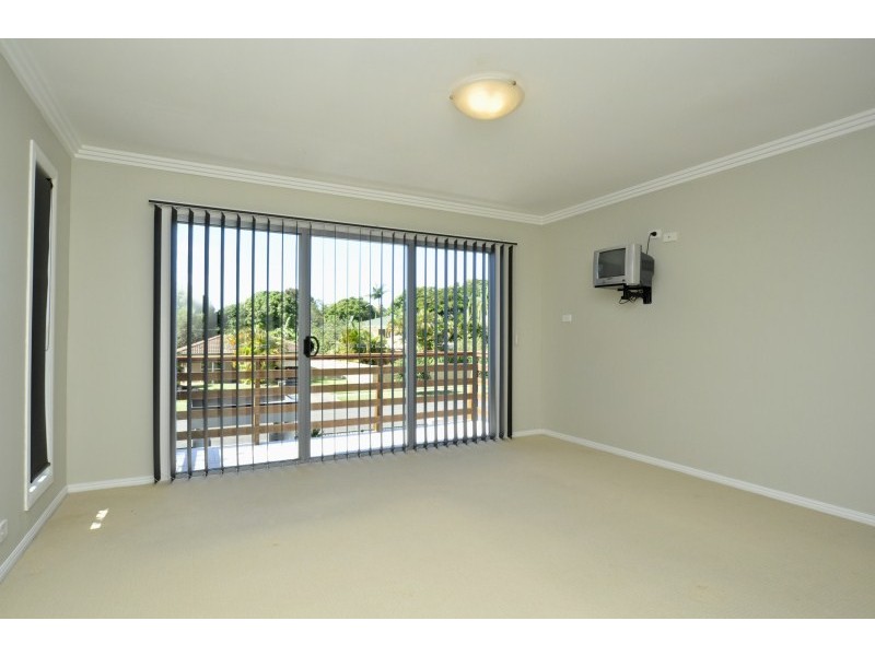 16 Deagon Drive, Runaway Bay QLD 4216