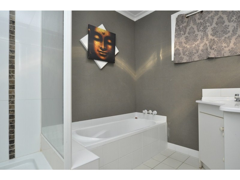 16 Deagon Drive, Runaway Bay QLD 4216