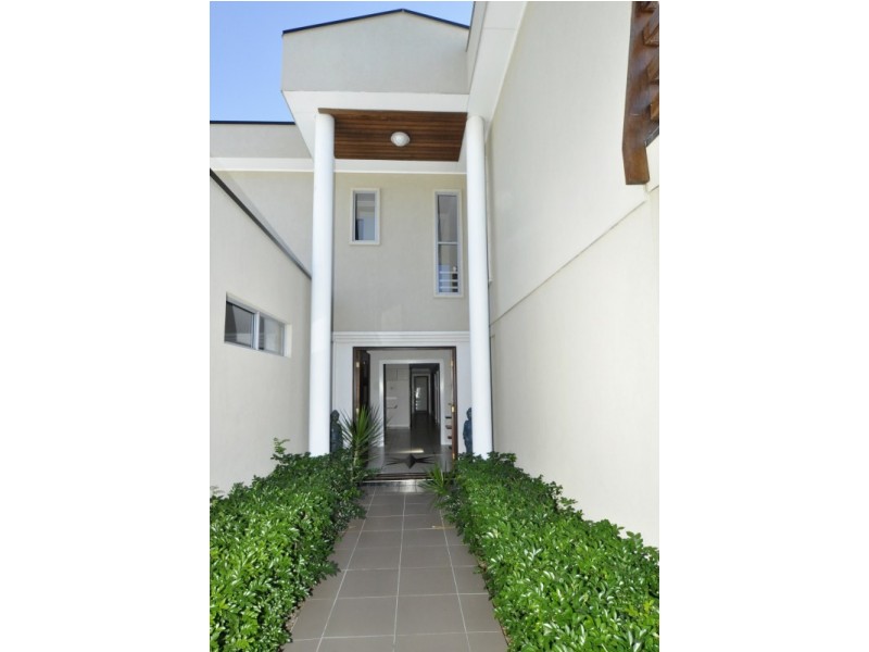 16 Deagon Drive, Runaway Bay QLD 4216