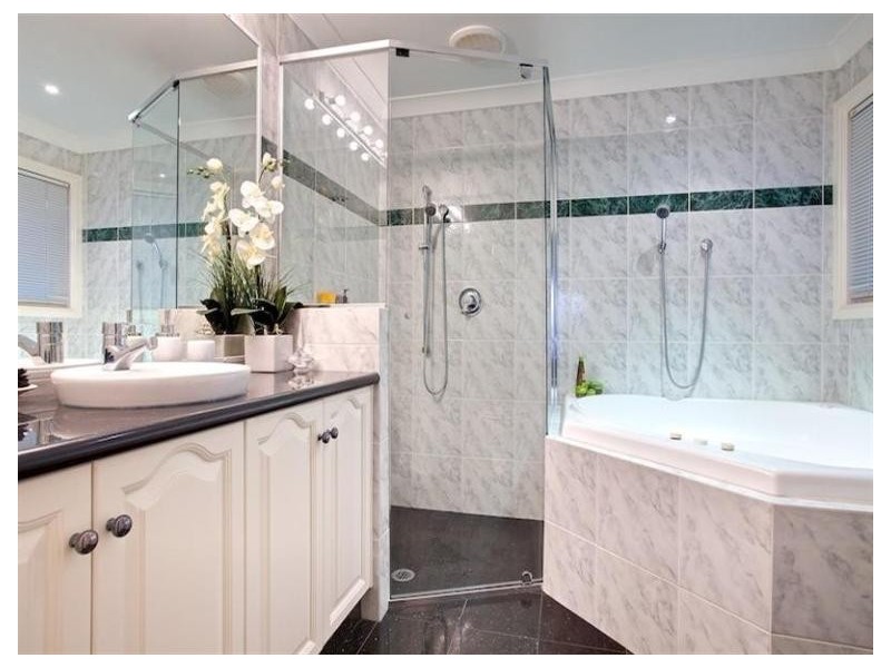 16 O’Grady Drive, Paradise Point QLD 4216