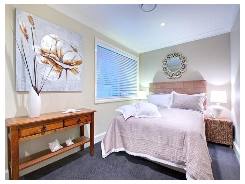 16 O’Grady Drive, Paradise Point QLD 4216