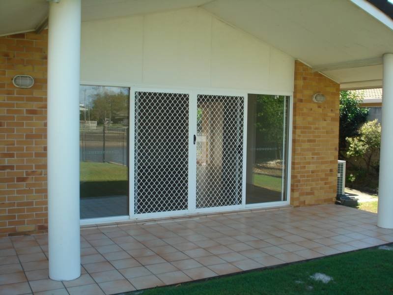 22 Vaggelas Crescent, Biggera Waters QLD 4216