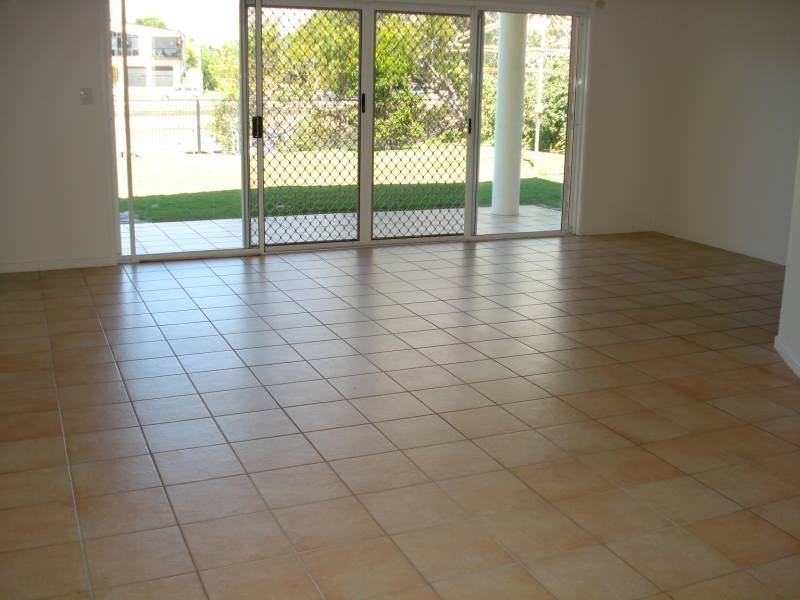 22 Vaggelas Crescent, Biggera Waters QLD 4216