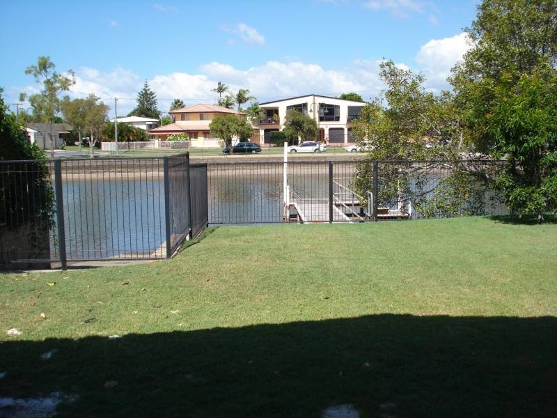 22 Vaggelas Crescent, Biggera Waters QLD 4216