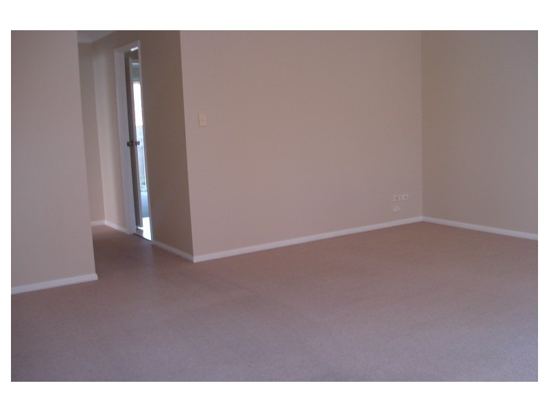 1/10 Jannie Court, Labrador QLD 4215