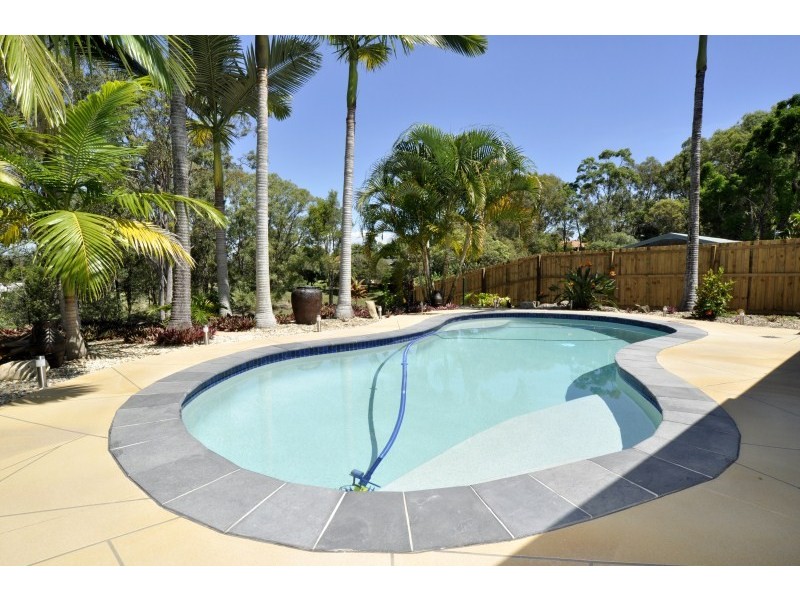 13 Armidale Crescent, Helensvale QLD 4212