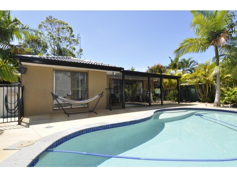 13 Armidale Crescent, Helensvale QLD 4212