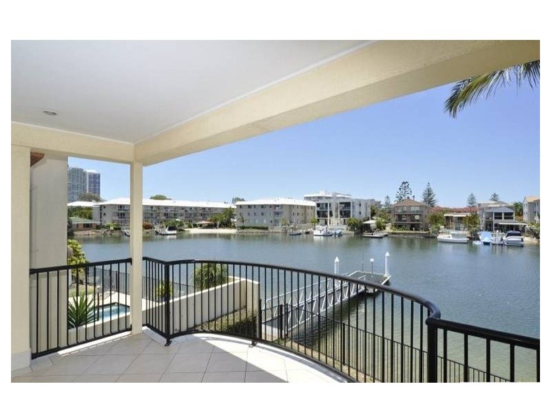 2/48 Vaggelas Crescent, Biggera Waters QLD 4216