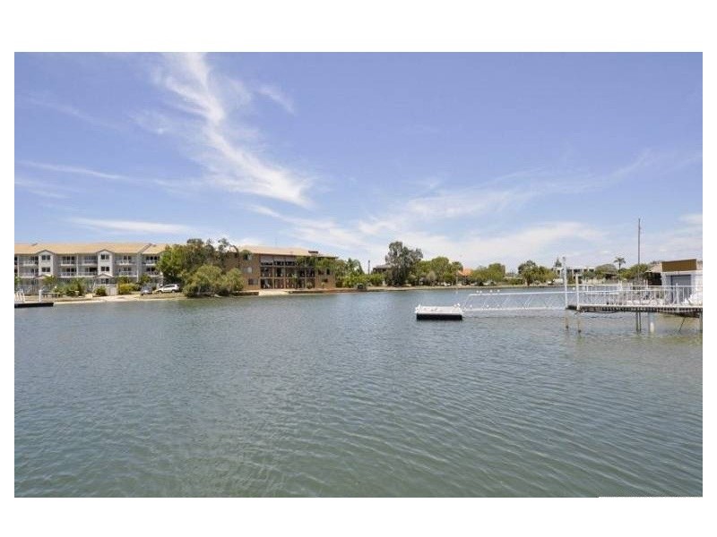 2/48 Vaggelas Crescent, Biggera Waters QLD 4216