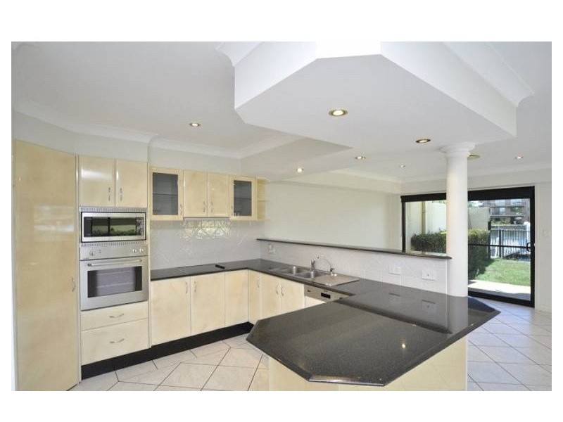 2/48 Vaggelas Crescent, Biggera Waters QLD 4216