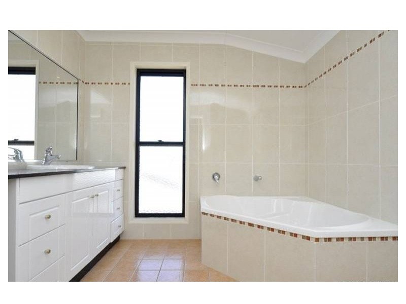 2/48 Vaggelas Crescent, Biggera Waters QLD 4216
