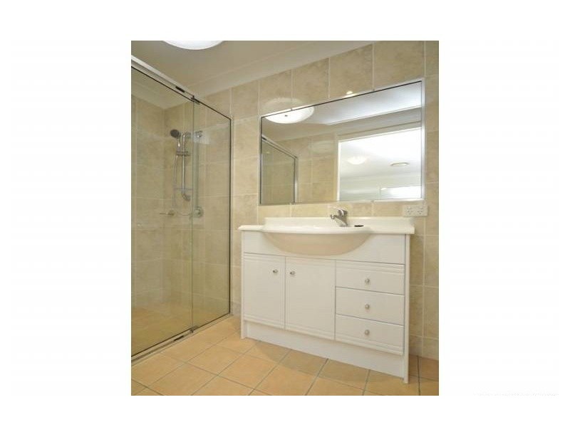 2/48 Vaggelas Crescent, Biggera Waters QLD 4216