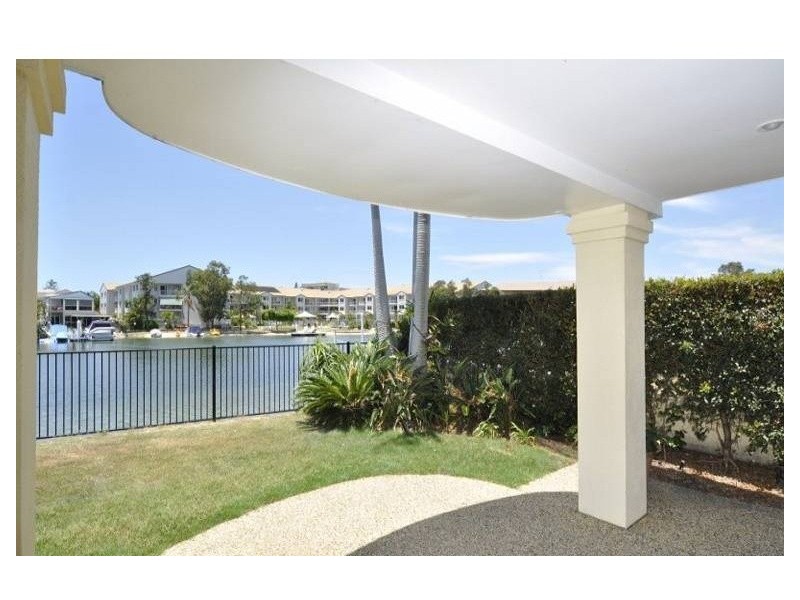 2/48 Vaggelas Crescent, Biggera Waters QLD 4216