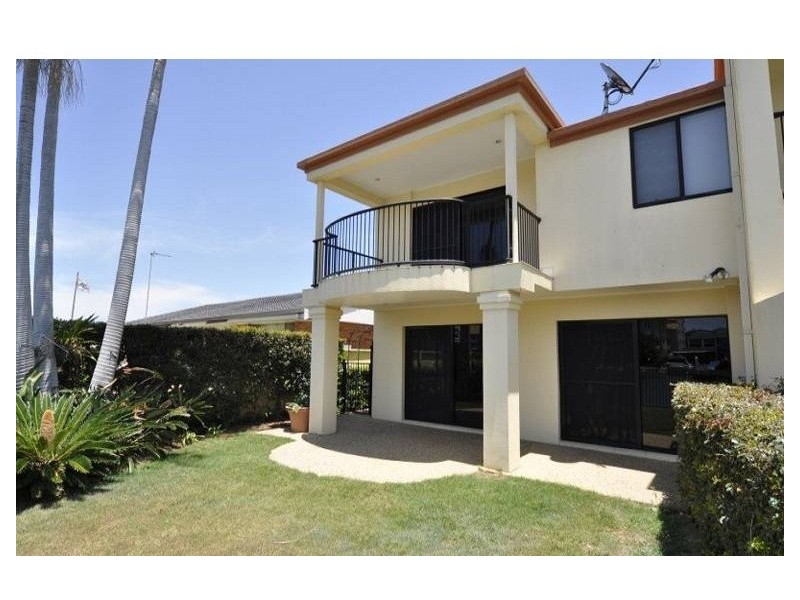 2/48 Vaggelas Crescent, Biggera Waters QLD 4216