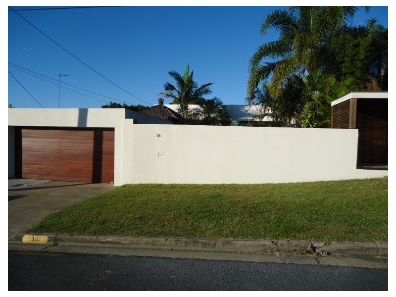 18 Plover Avenue, Paradise Point QLD 4216
