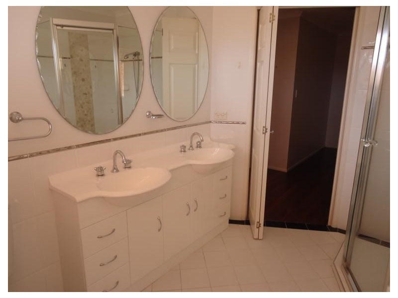 24 Bluegum Avenue, Hollywell QLD 4216