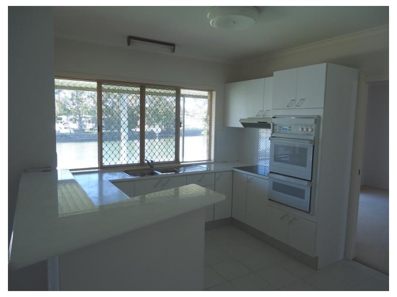 8 Clipper Court, Biggera Waters QLD 4216