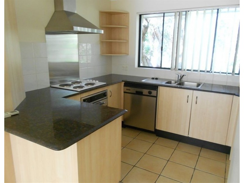 6/129 Muir Street, Labrador QLD 4215