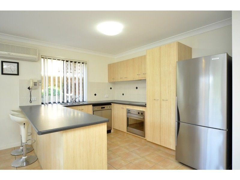 1/10 Bright Avenue, Labrador QLD 4215