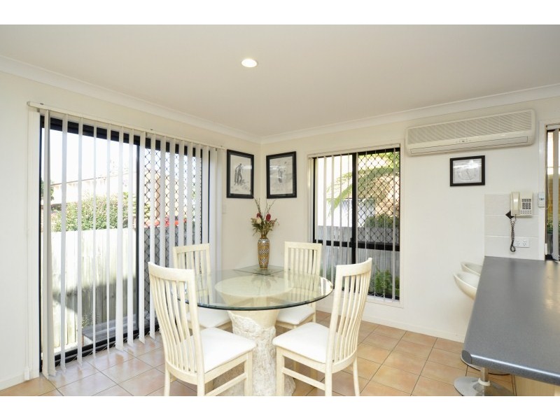 1/10 Bright Avenue, Labrador QLD 4215