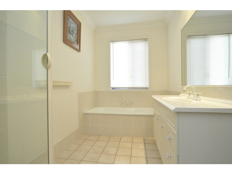 1/10 Bright Avenue, Labrador QLD 4215