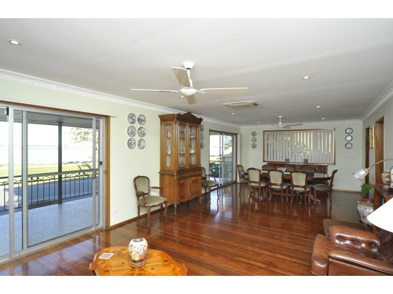 98 The Esplanade, Paradise Point QLD 4216