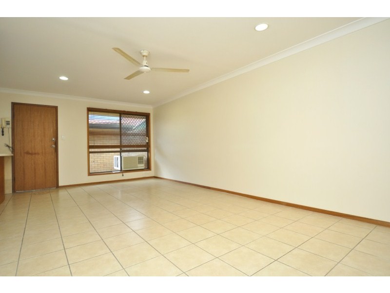 2/9 Woodgate Place, Paradise Point QLD 4216