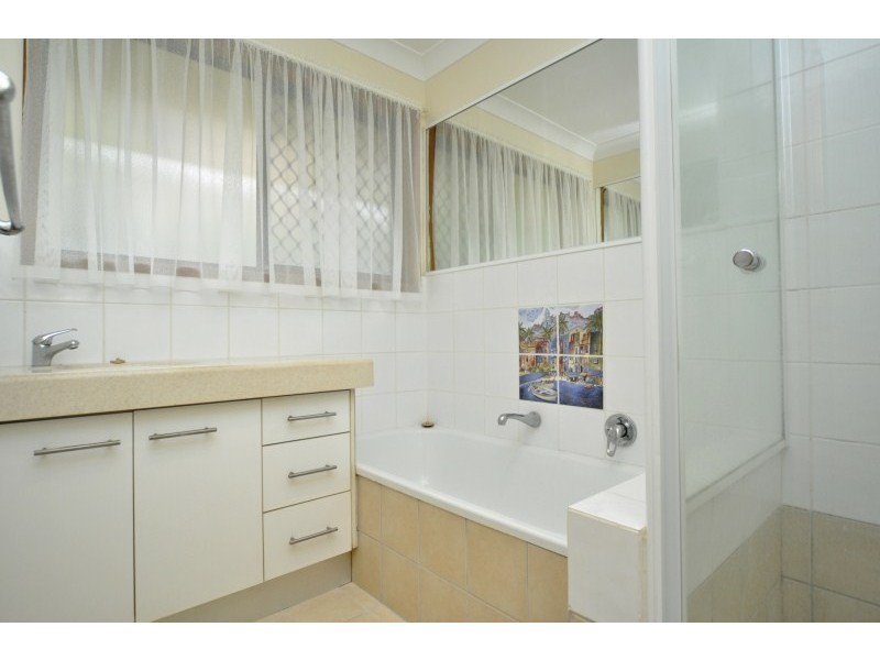 2/9 Woodgate Place, Paradise Point QLD 4216