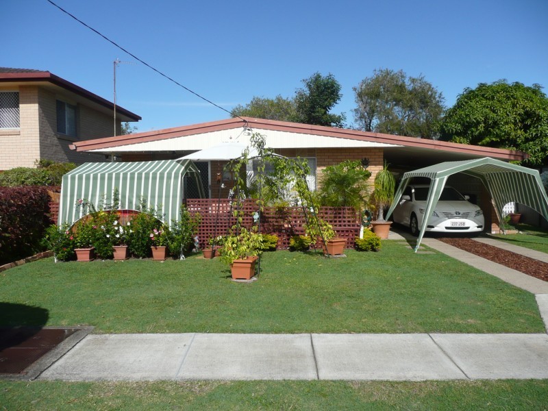 42 Errol Avenue, Paradise Point QLD 4216