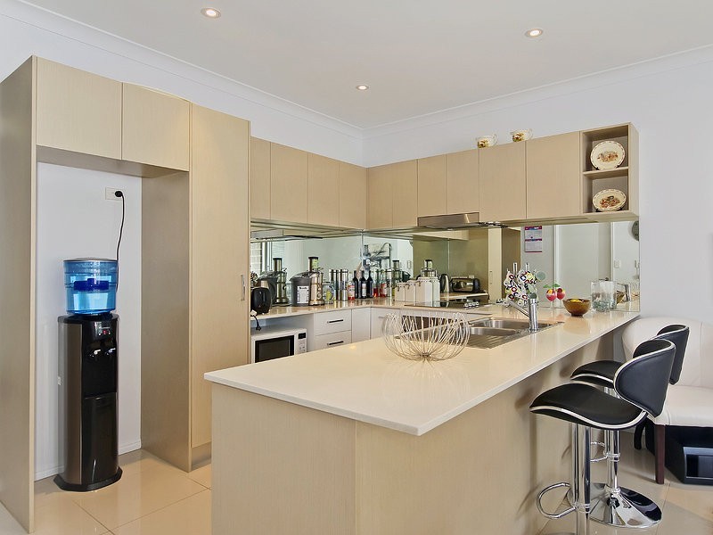 2/430 Pine Ridge Road, Coombabah QLD 4216