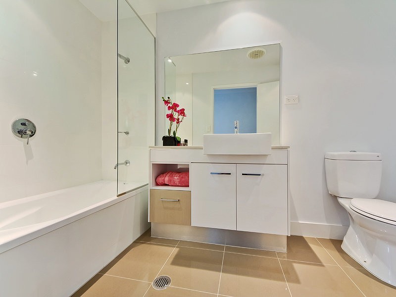 2/430 Pine Ridge Road, Coombabah QLD 4216
