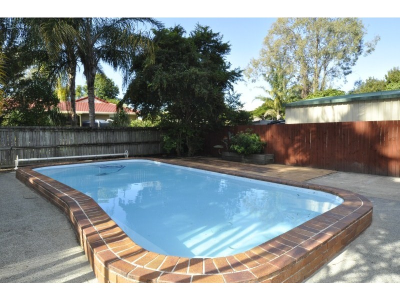 74 Crescent Avenue, Hope Island QLD 4212