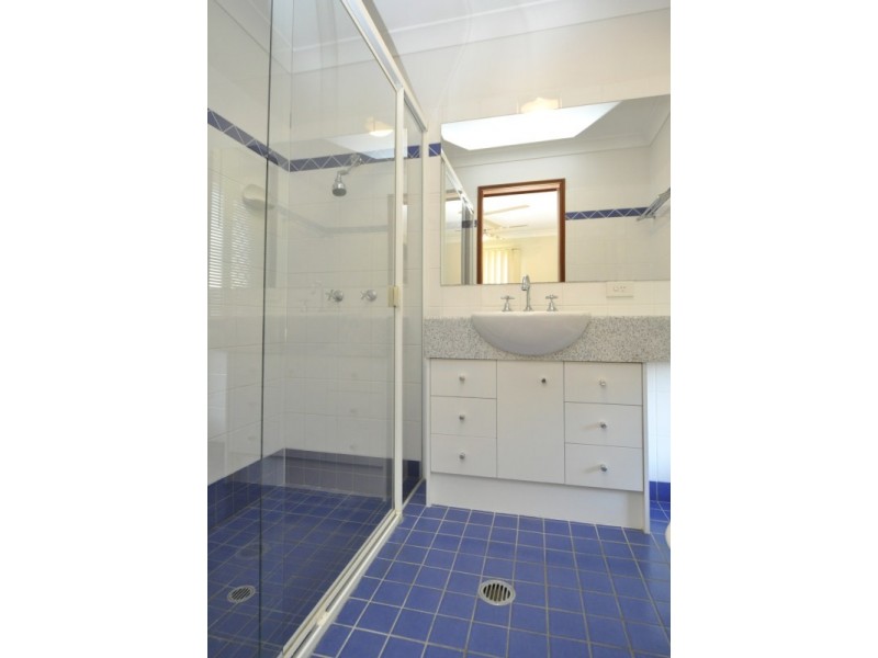 74 Crescent Avenue, Hope Island QLD 4212