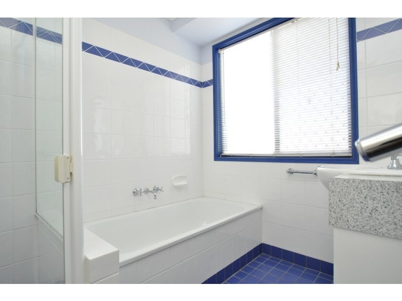 74 Crescent Avenue, Hope Island QLD 4212