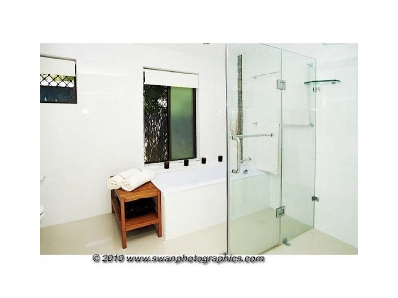 5 Augusta Court, Coombabah QLD 4216