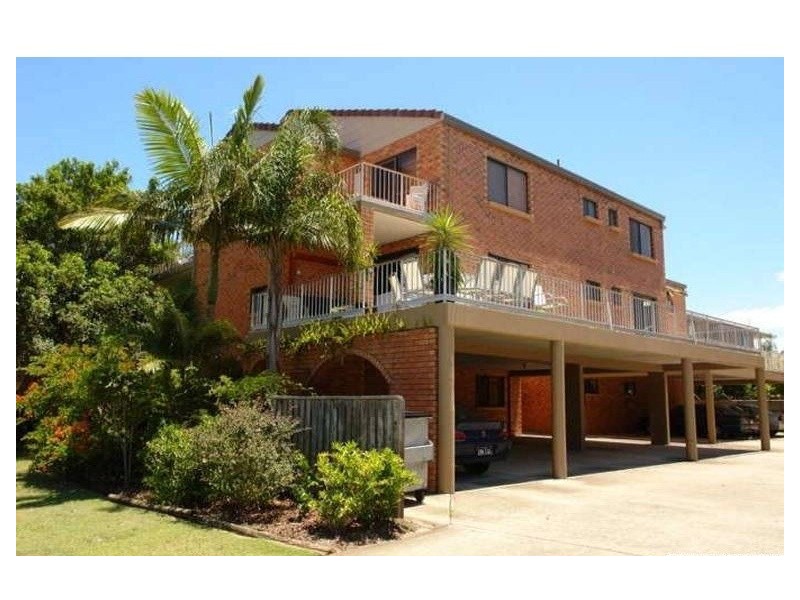 3/16  Madang Creacent, Runaway Bay QLD 4216