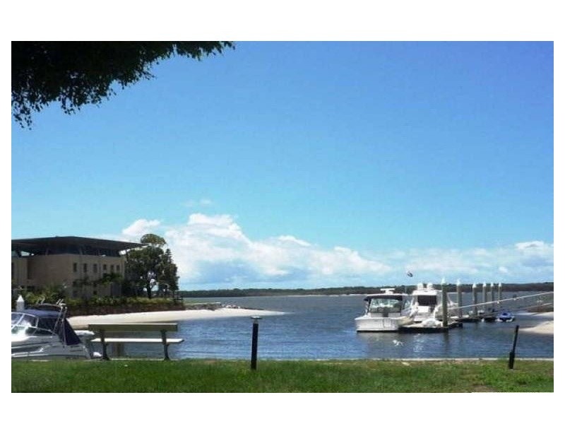 3/16  Madang Creacent, Runaway Bay QLD 4216