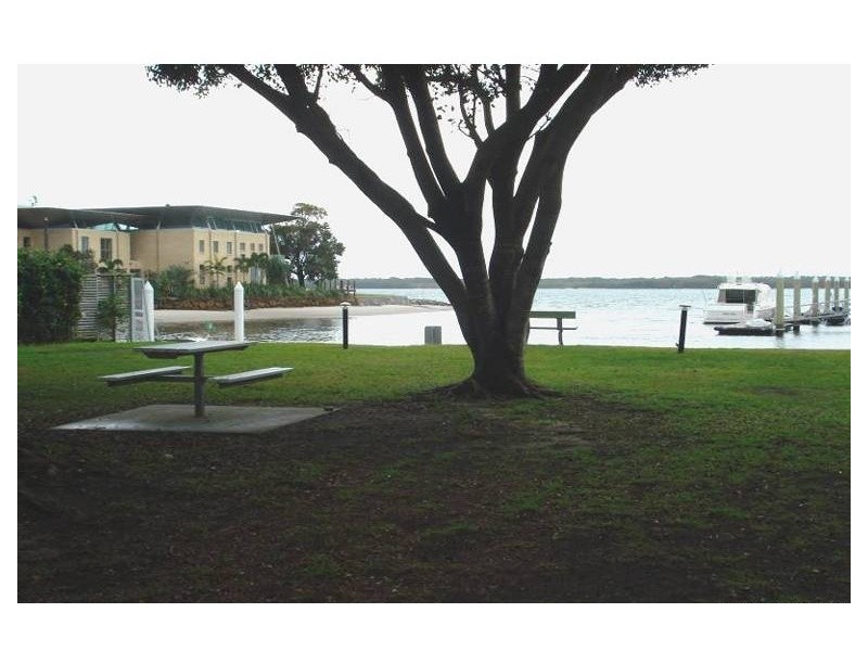 3/16  Madang Creacent, Runaway Bay QLD 4216