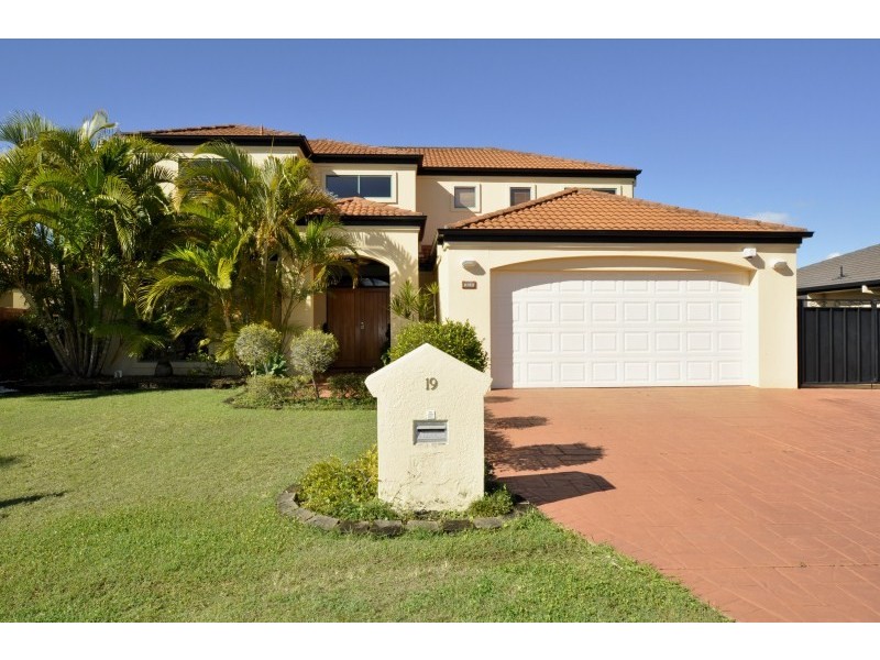 19 Grande Terrace, Helensvale QLD 4212
