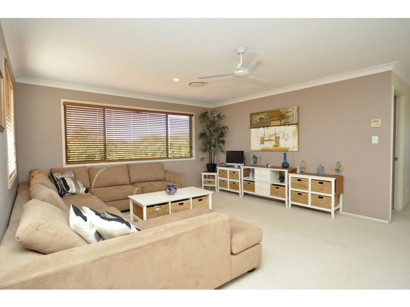 19 Grande Terrace, Helensvale QLD 4212