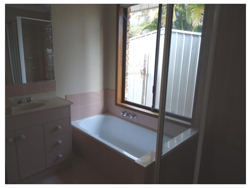 26 Tradewinds Avenue, Paradise Point QLD 4216