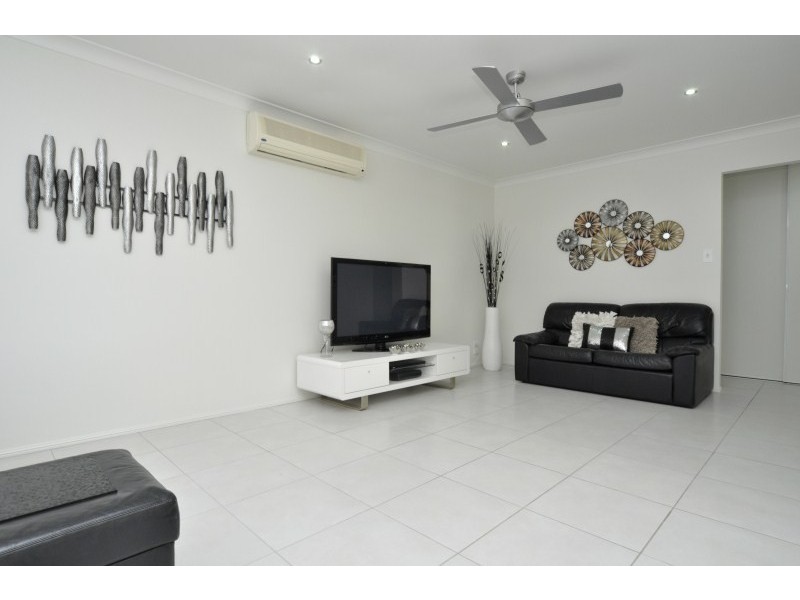 1/21 Eurimbula Court, Paradise Point QLD 4216