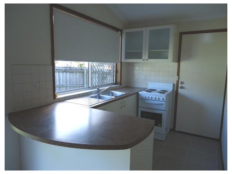 2/239 Central Street, Labrador QLD 4215