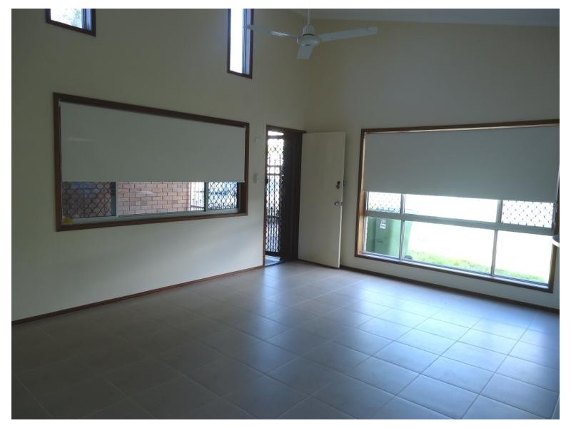 2/239 Central Street, Labrador QLD 4215