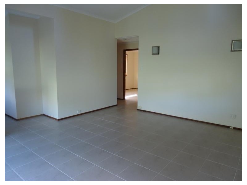 2/239 Central Street, Labrador QLD 4215