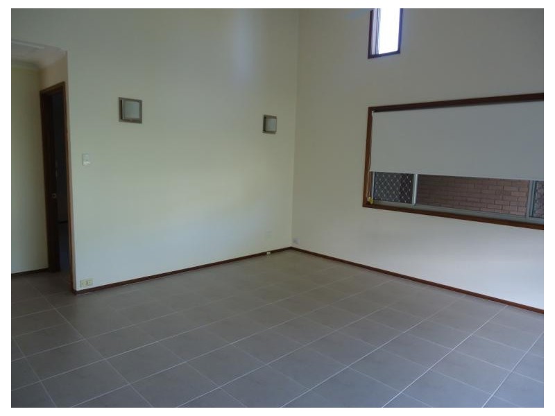 2/239 Central Street, Labrador QLD 4215