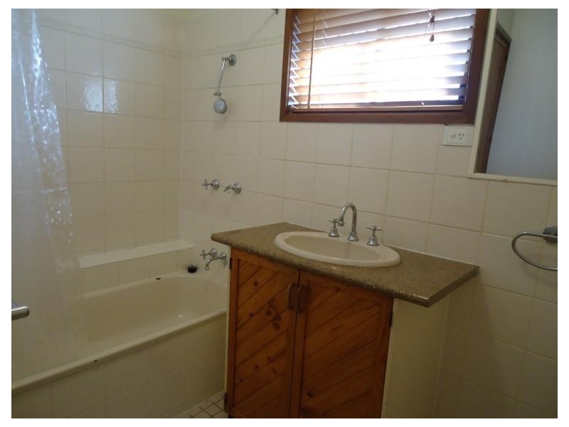 2/239 Central Street, Labrador QLD 4215